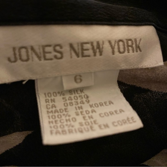 VNT Jones New York 100% Silk Button Down Long Sleeve Floral Semi Sheer Blouse - Picture 3 of 16